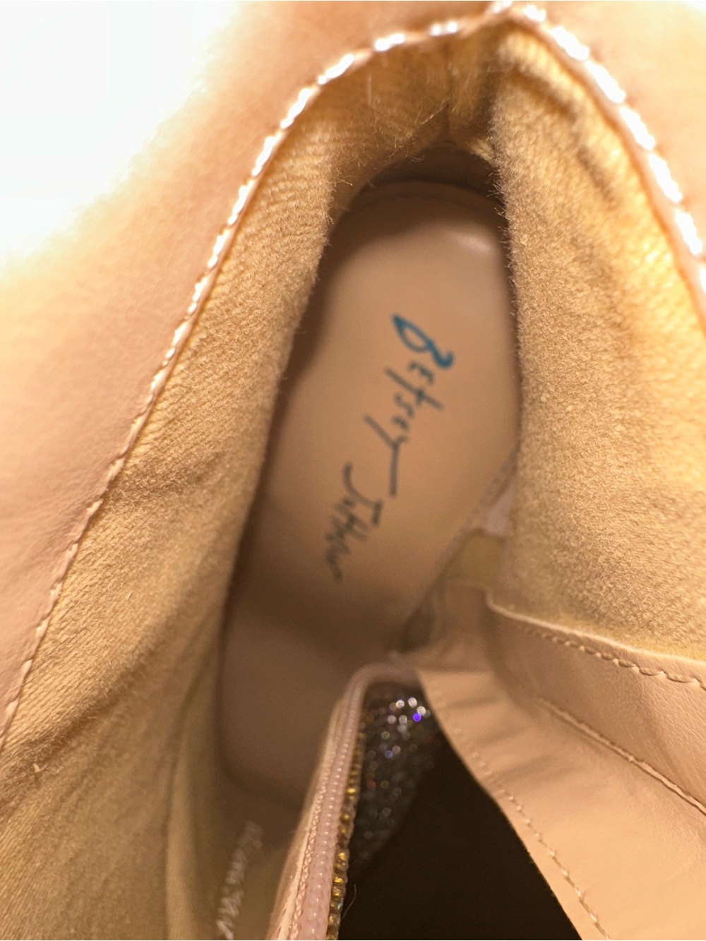 Heels - Picture 4 of 4